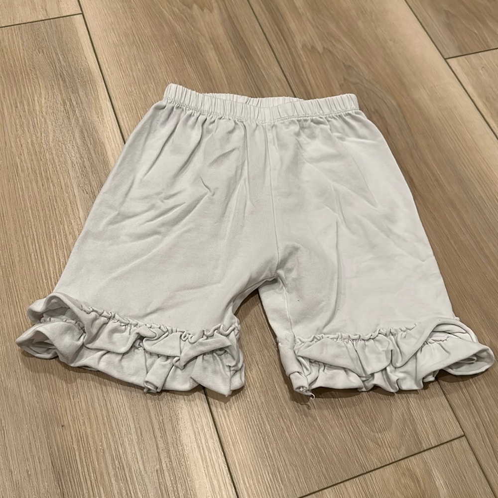 Used Toddler Girls White Boutique Brand Size 2T White Ruffle Shorts Stretch Play